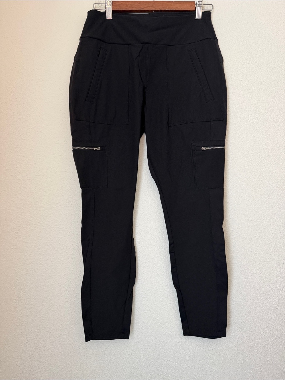 Athleta Headlands Hybrid Cargo Tight / Leggings
